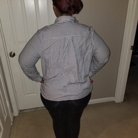 White and black shirt with necktie - Picture 2 of 2